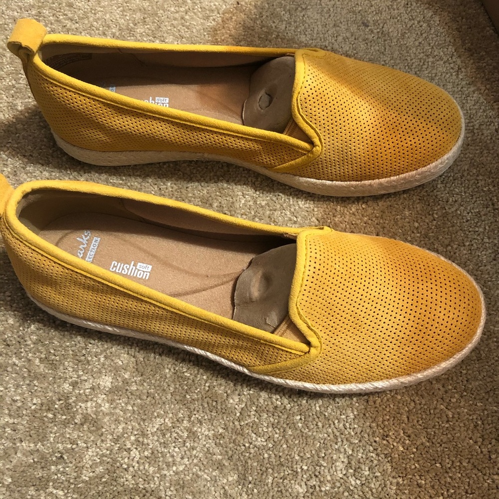 Clarks Slip On💛 - Picture 4 of 8